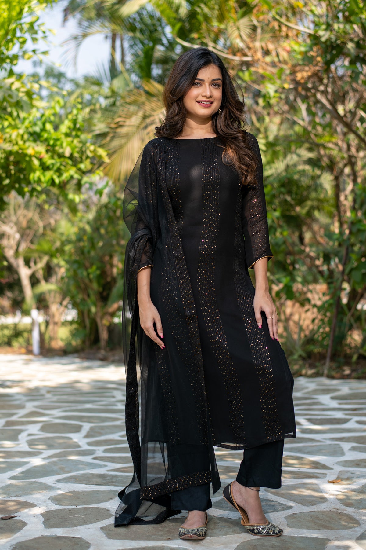 Solid Pearl, Tikki & Lace Embellished Kurta with Salwar Pants - Black –  FASHOR